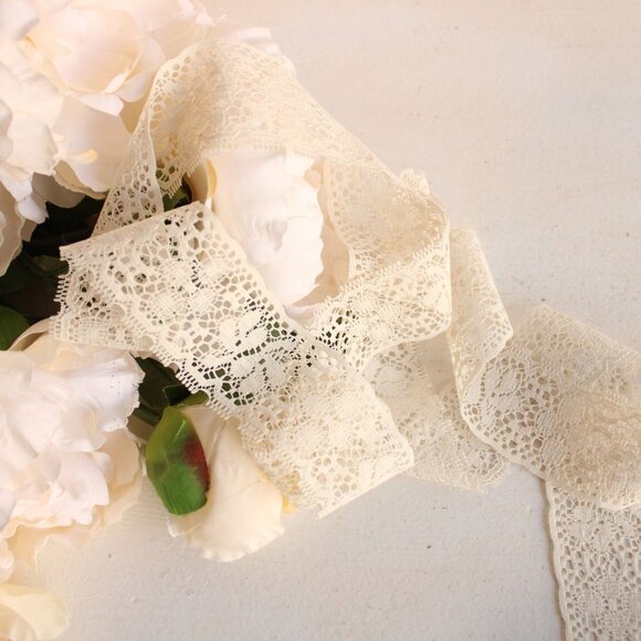 Vintage 1950s Lace Trim, Ivory 2 yard,  1.75" wide - Picture 8 of 10